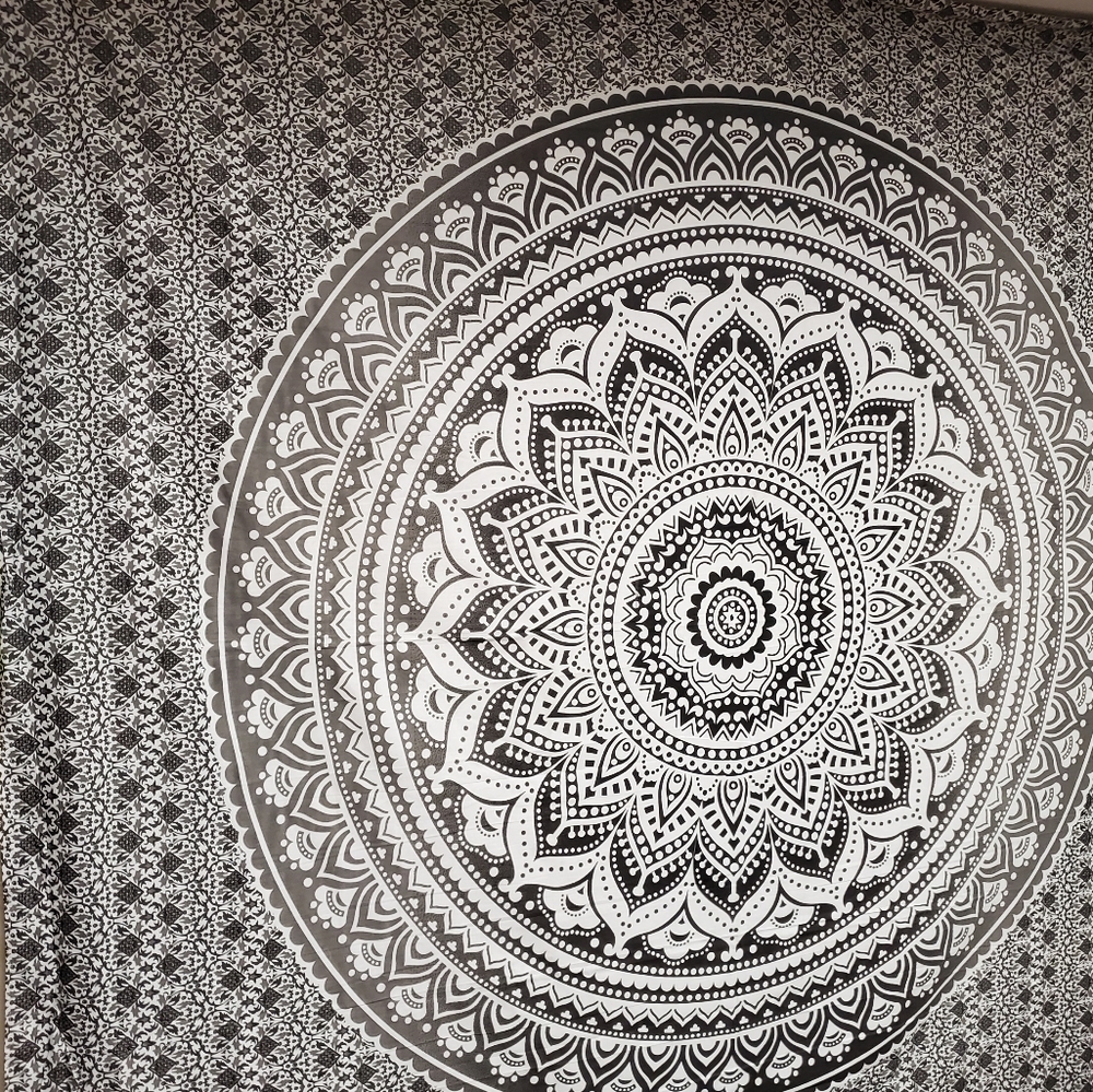 NEW Huge Grey and White Mandala Tapestry - Picture 4 of 7